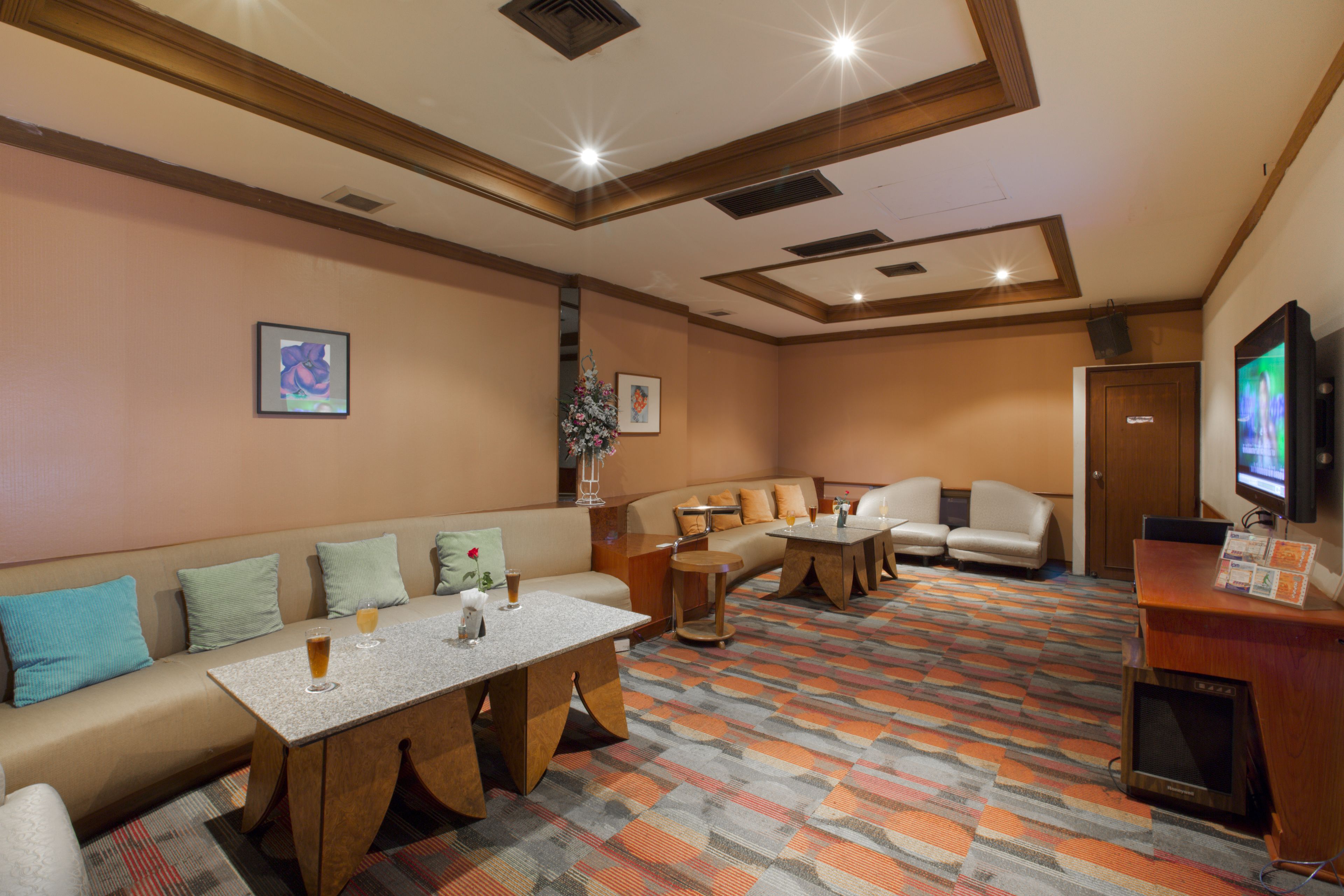 Photo - Charoen Hotel