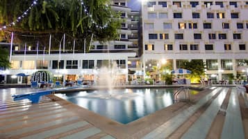 Outdoor pool, pool umbrellas, sun loungers