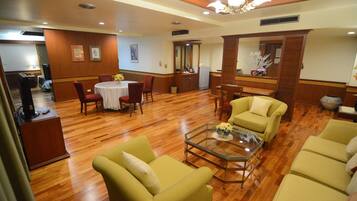 Lobby lounge