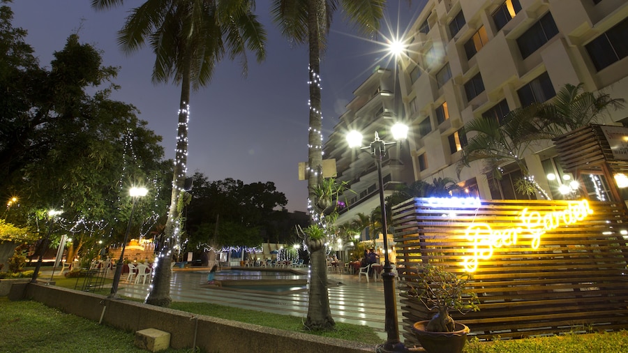 Charoen Hotel