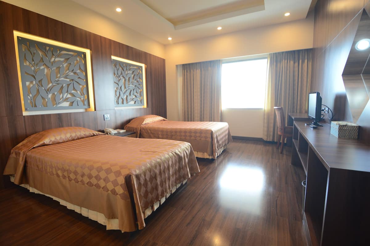 Premium bedding, minibar, desk, blackout curtains