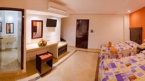 Deluxe-studio, 2 parisänkyä | Tallelokero huoneessa, työpöytä, ilmainen Wi-Fi