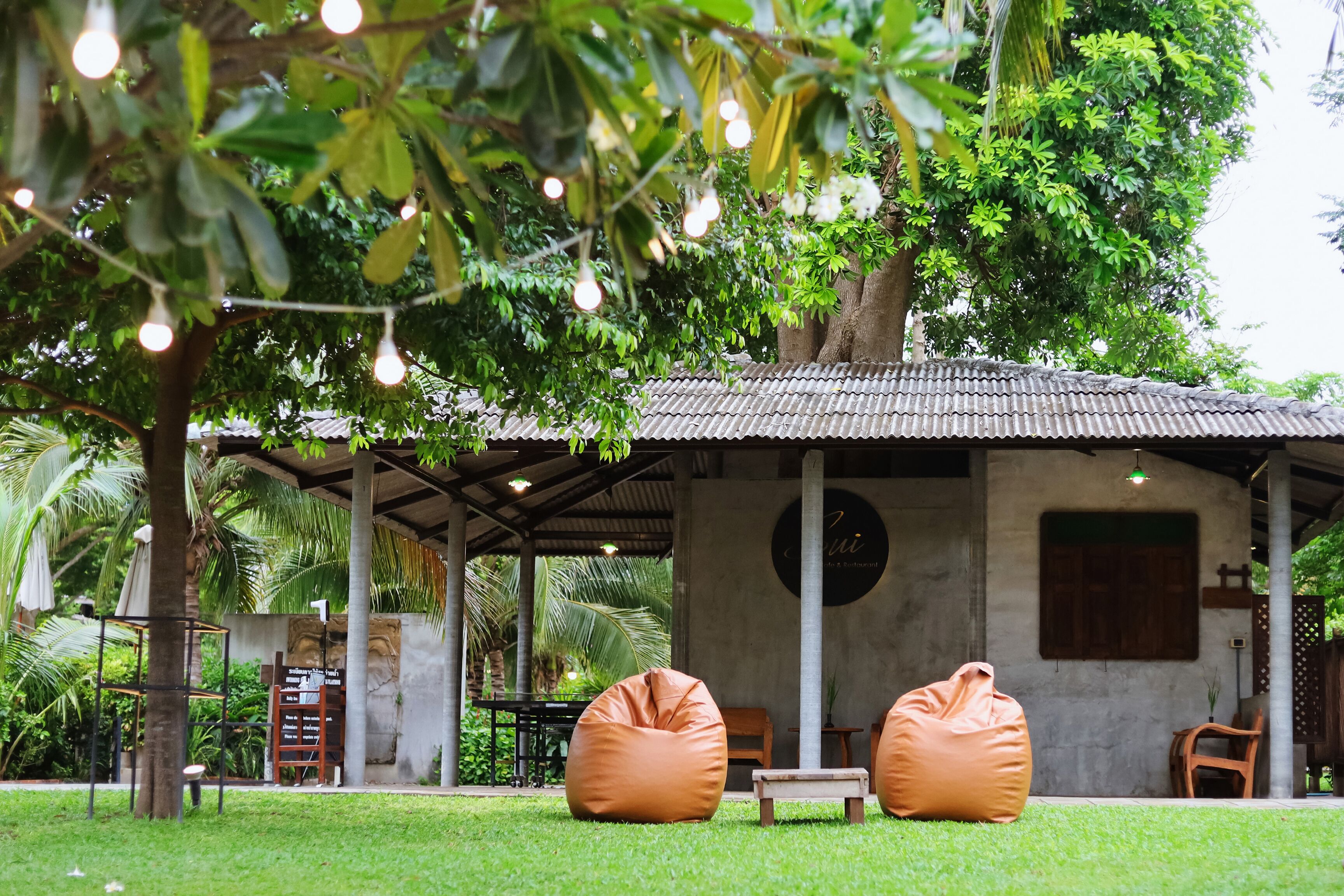 2 restaurants, breakfast, lunch served; local and international cuisine 