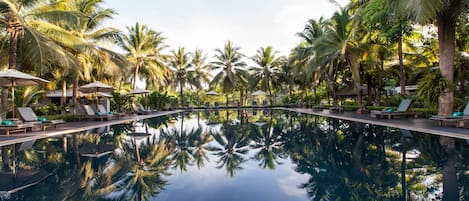 Outdoor pool, pool umbrellas, sun loungers