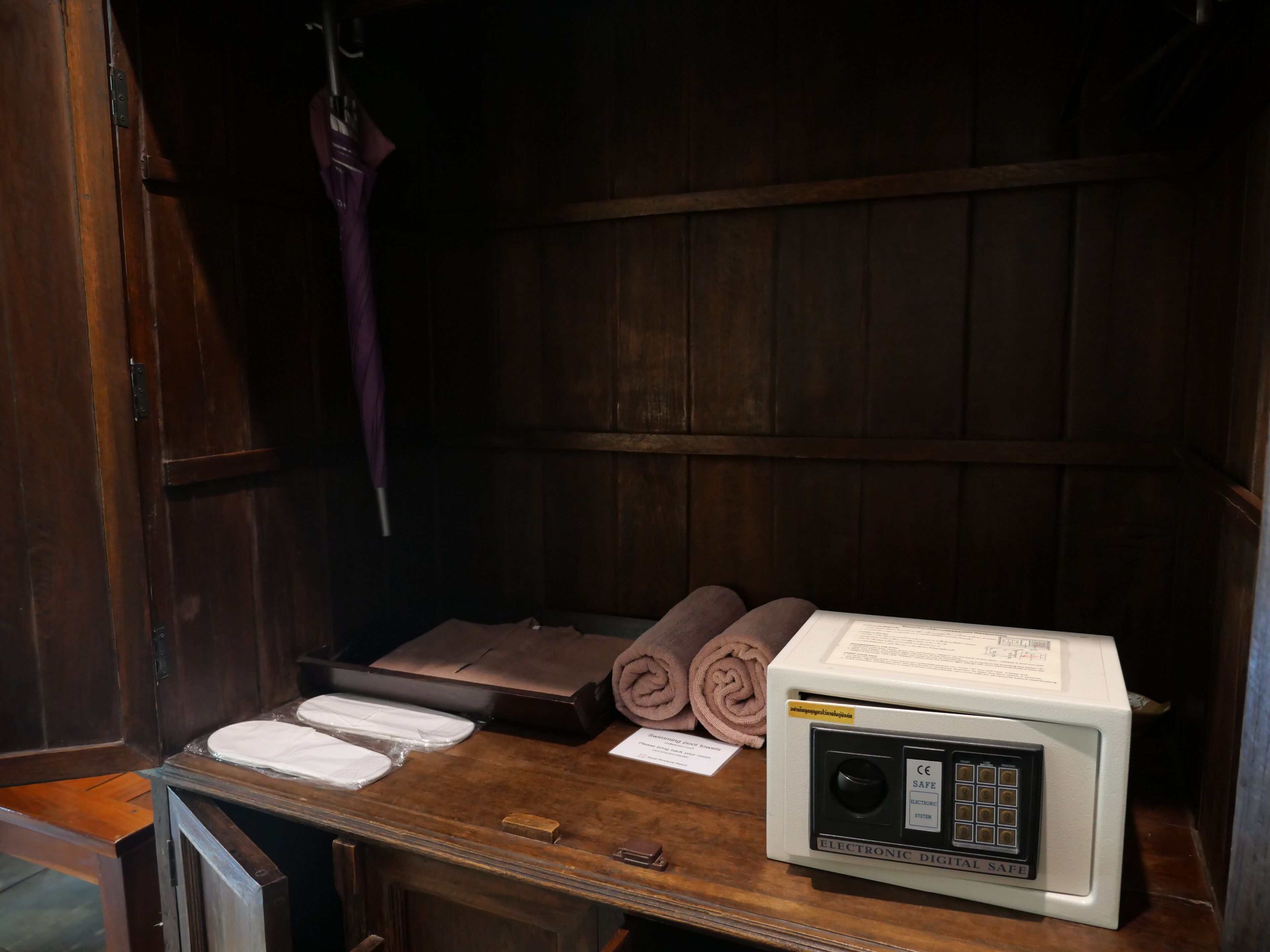 deluxe double or twin room | room amenity