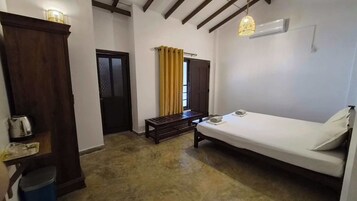 Standard Room | 1 bedroom, premium bedding, desk, soundproofing