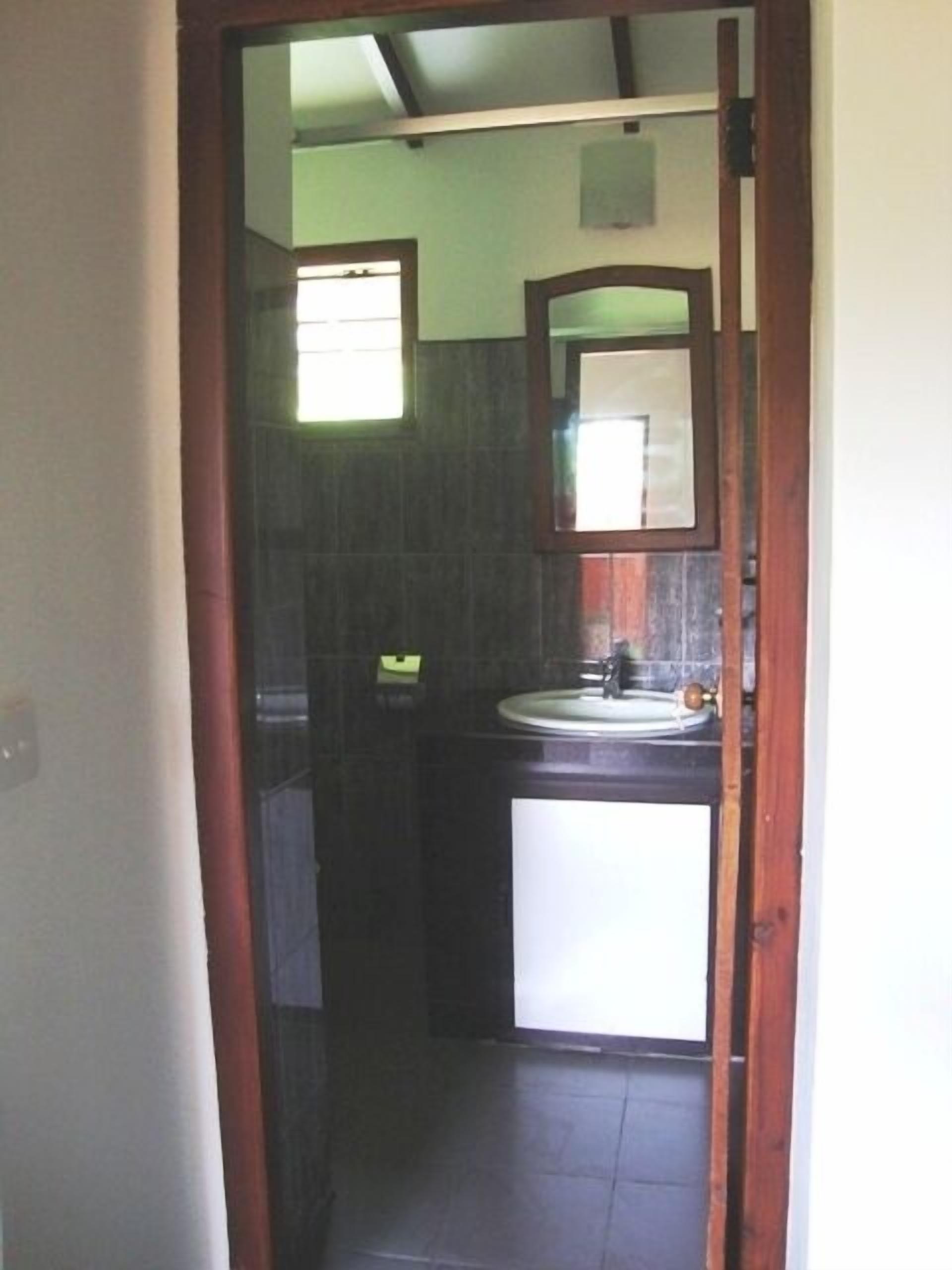 standard room, 2 double beds, private bathroom | bathroom | shower, free toiletries, bidet, towels