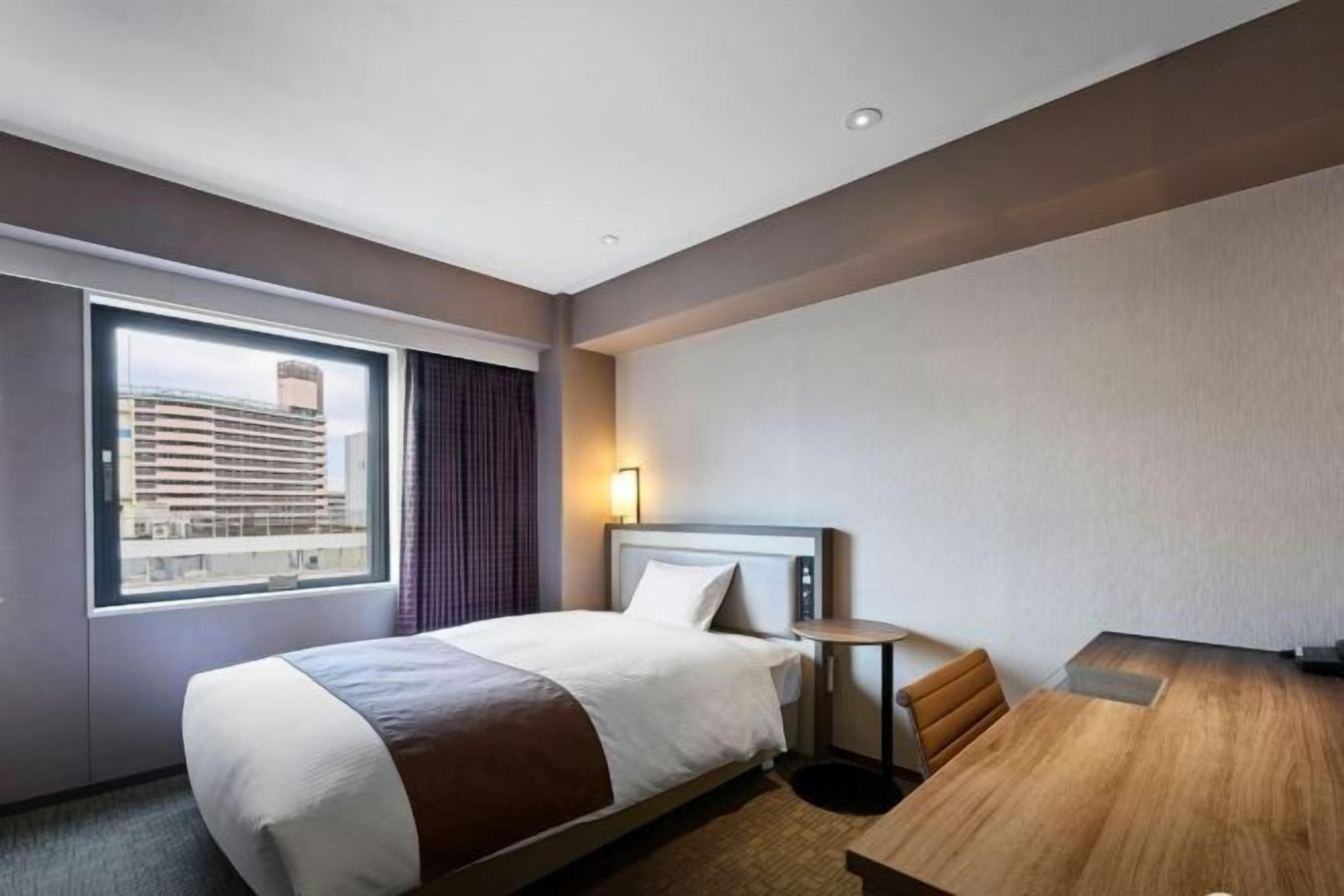 Decoración personalizada, escritorio y cortinas blackout 