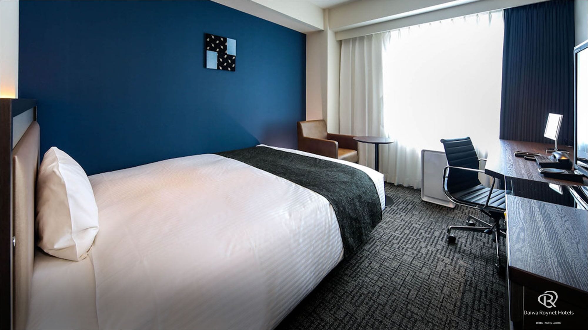 Corner Double Room Non Smoking | Individually decorated, desk, blackout curtains, soundproofing