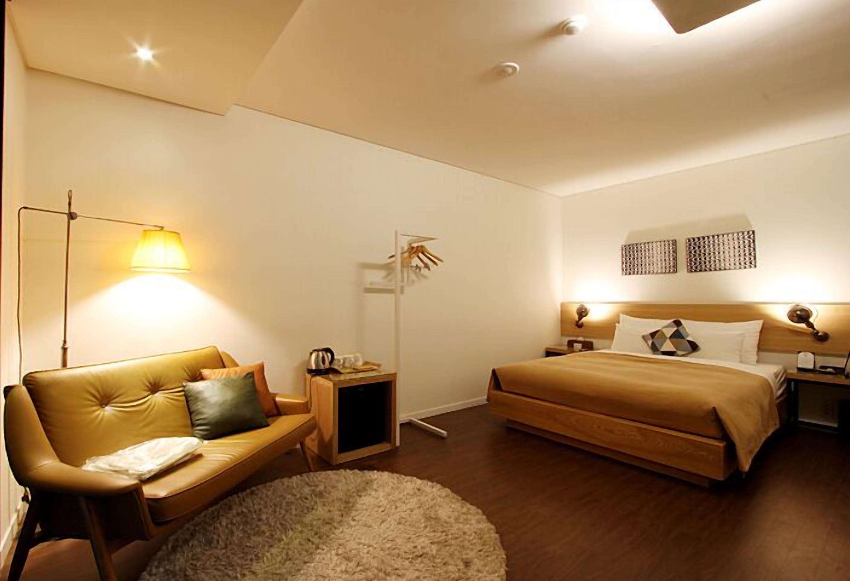 deluxe double room | free wifi, bed sheets