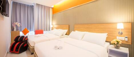 Family Room | Desk, soundproofing, iron/ironing board, free WiFi