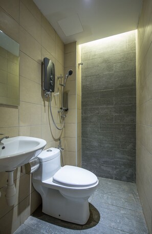 Camera Superior | Bagno | Doccia, asciugacapelli, bidet, asciugamani