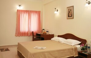 Habitación estándar, 1 cama de matrimonio grande | Ropa de cama de alta calidad, wifi gratis, accesible en silla de ruedas