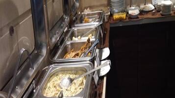 Desayuno buffet (INR 225 por persona)