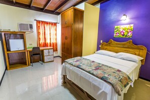 Tallelokero huoneessa, yksilöllisesti sisustettu