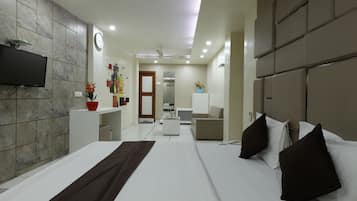 Executive Double or Twin Room, 1 Bedroom | Premium bedding, in-room safe, desk, soundproofing
