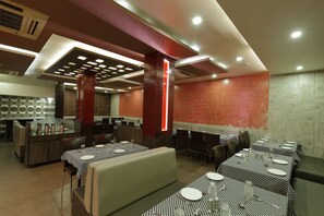 Breakfast, lunch, dinner served; Indian cuisine  - Hotel Good Night (Ahmedabad)