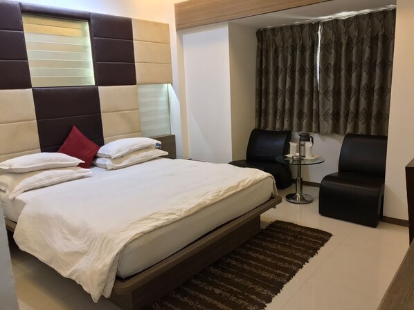 Standard Room, 1 Bedroom | Premium bedding, in-room safe, desk, laptop workspace