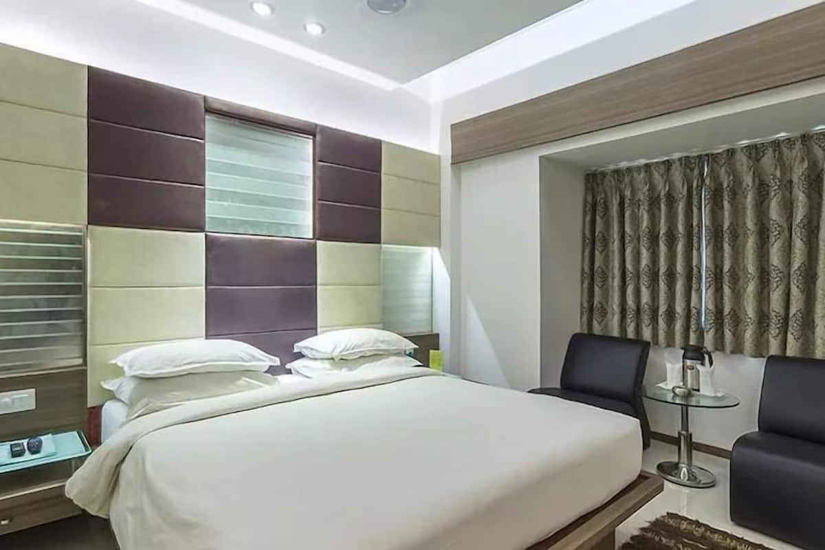 Standard Room, 1 Bedroom | Peralatan tempat tidur premium, peti besi dalam bilik, meja 