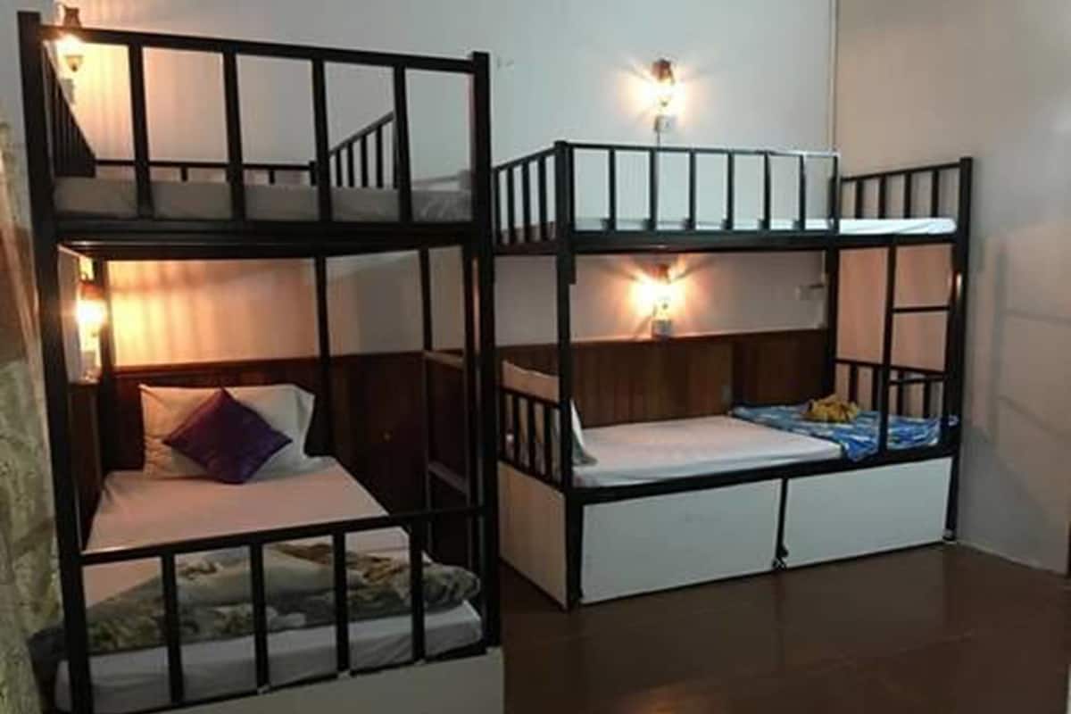 Minibar, desk, free WiFi