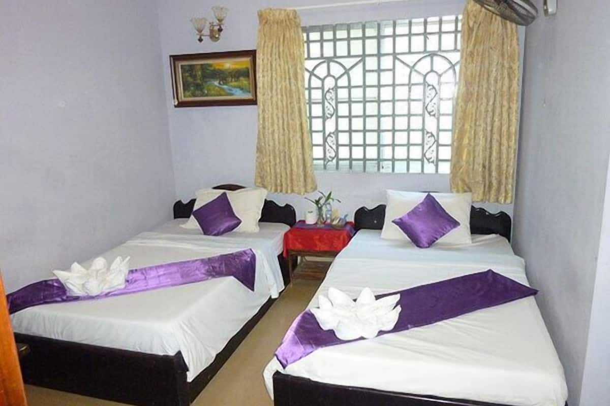 Double Room (with FAN) | Minibar, desk, free WiFi