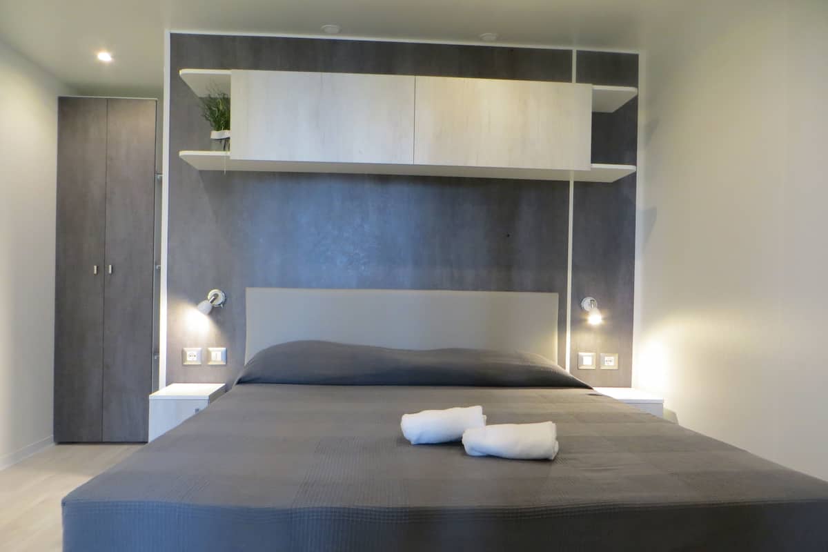Room (Perla) | 1 bedroom, premium bedding, bed sheets