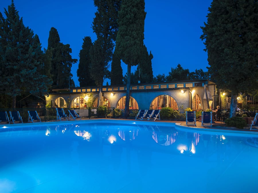 Piscine extérieure (ouverte en saison)