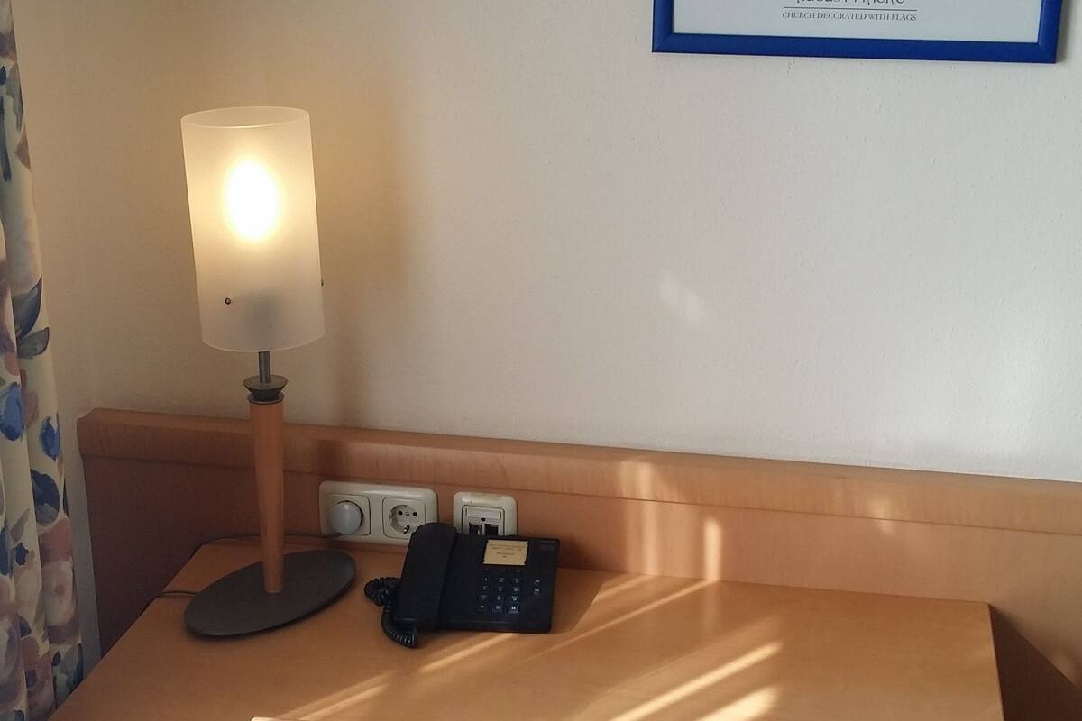 business single room, 1 bedroom, non smoking | in-room safe, desk, cots/infant beds, rollaway beds