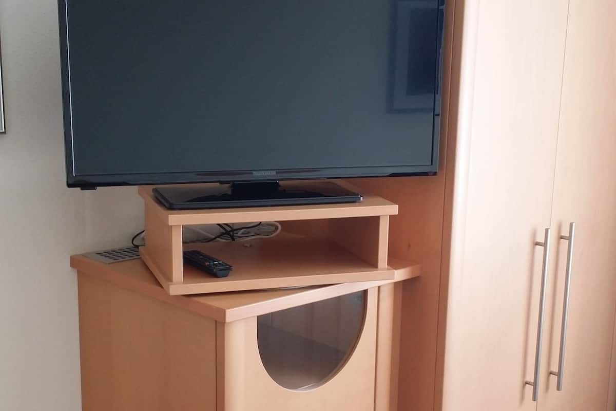 business single room, 1 bedroom, non smoking | in-room safe, desk, cots/infant beds, rollaway beds