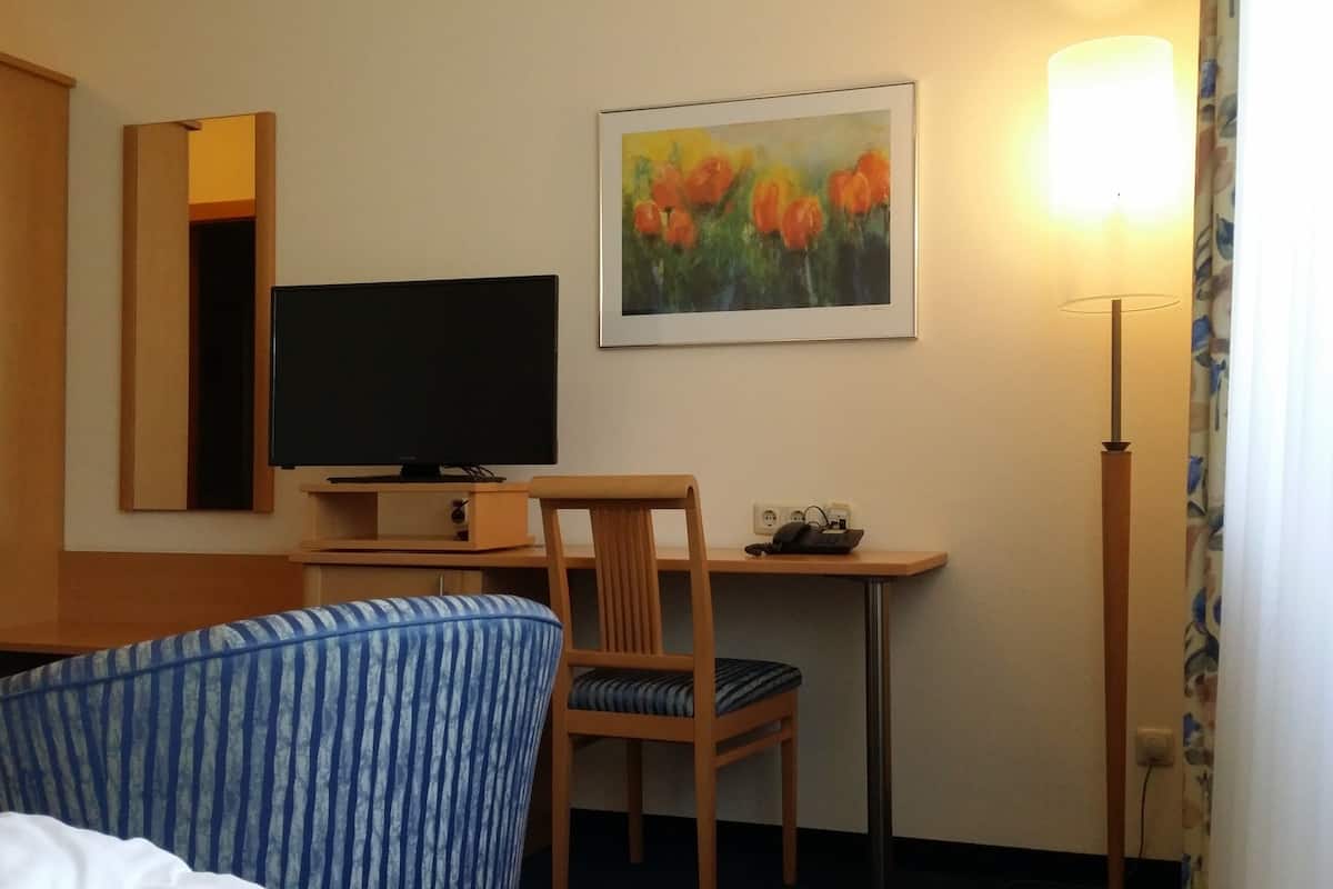 double room | in-room safe, desk, cots/infant beds, rollaway beds