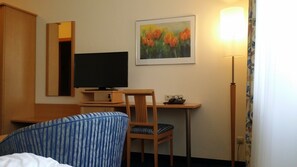 Dobbeltrom | Safe på rommet, skrivebord, barnesenger og ekstrasenger (mot et tillegg)