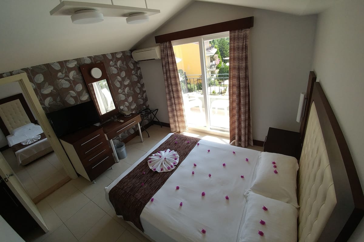 Standard Room, Connecting Rooms | 3 bedrooms, premium bedding, minibar, in-room safe
