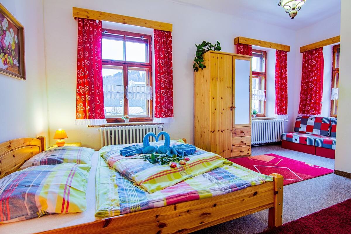Free cribs/infant beds, rollaway beds, free WiFi