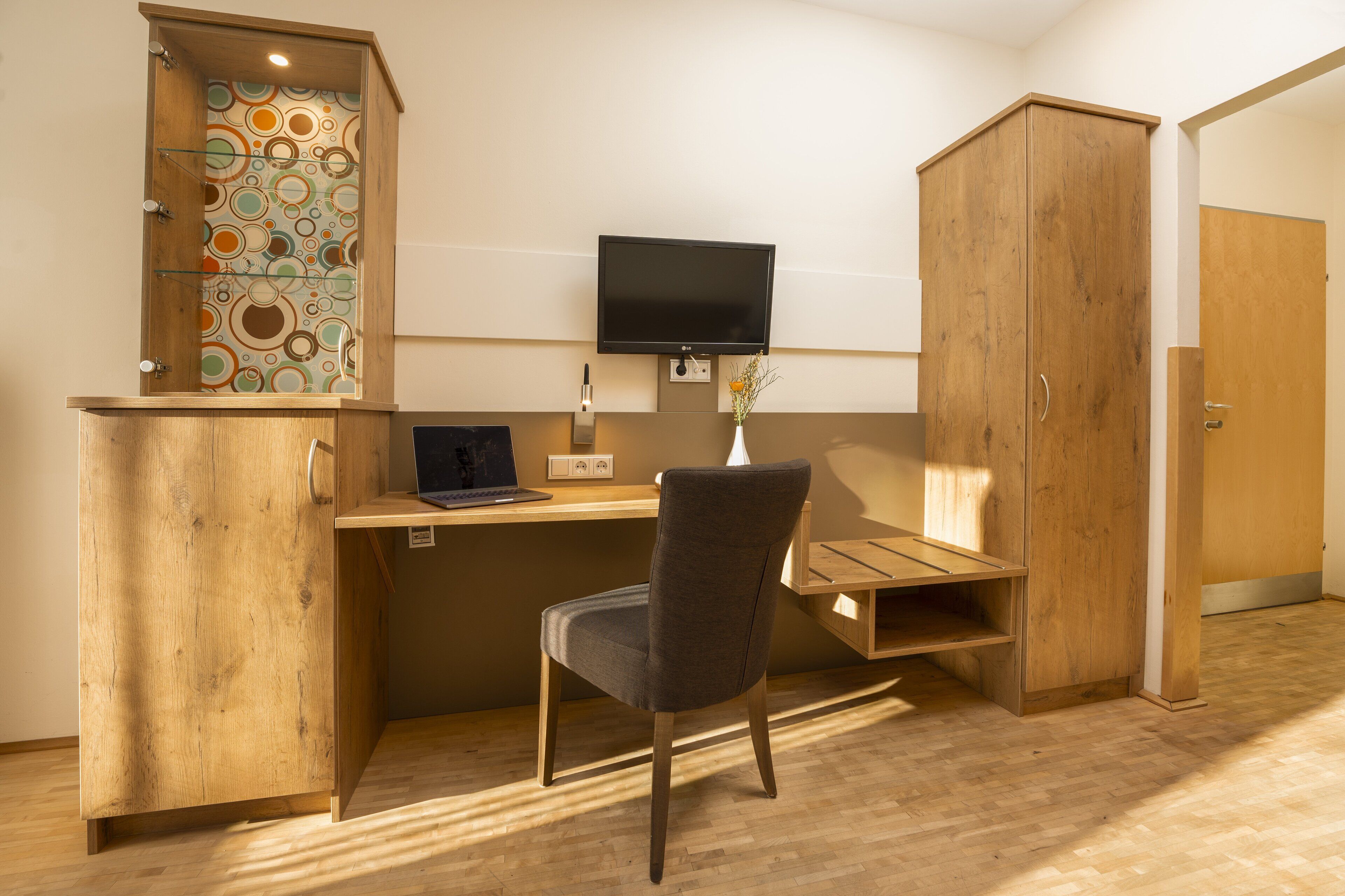 deluxe single room | hypo-allergenic bedding, in-room safe, desk, free wifi