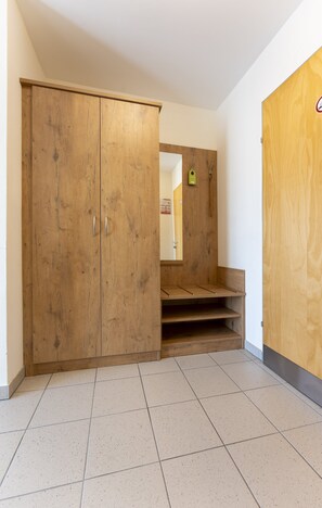 Chambre classique avec lits jumeaux | Literie hypoallergénique, coffre-fort, bureau, accès au Wi-Fi (inclus)