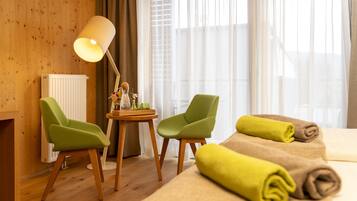 Phòng 2 giường đơn Superior (Baumkronenzimmer) | Bộ đồ giường kháng dị ứng, két bảo mật tại phòng, bàn