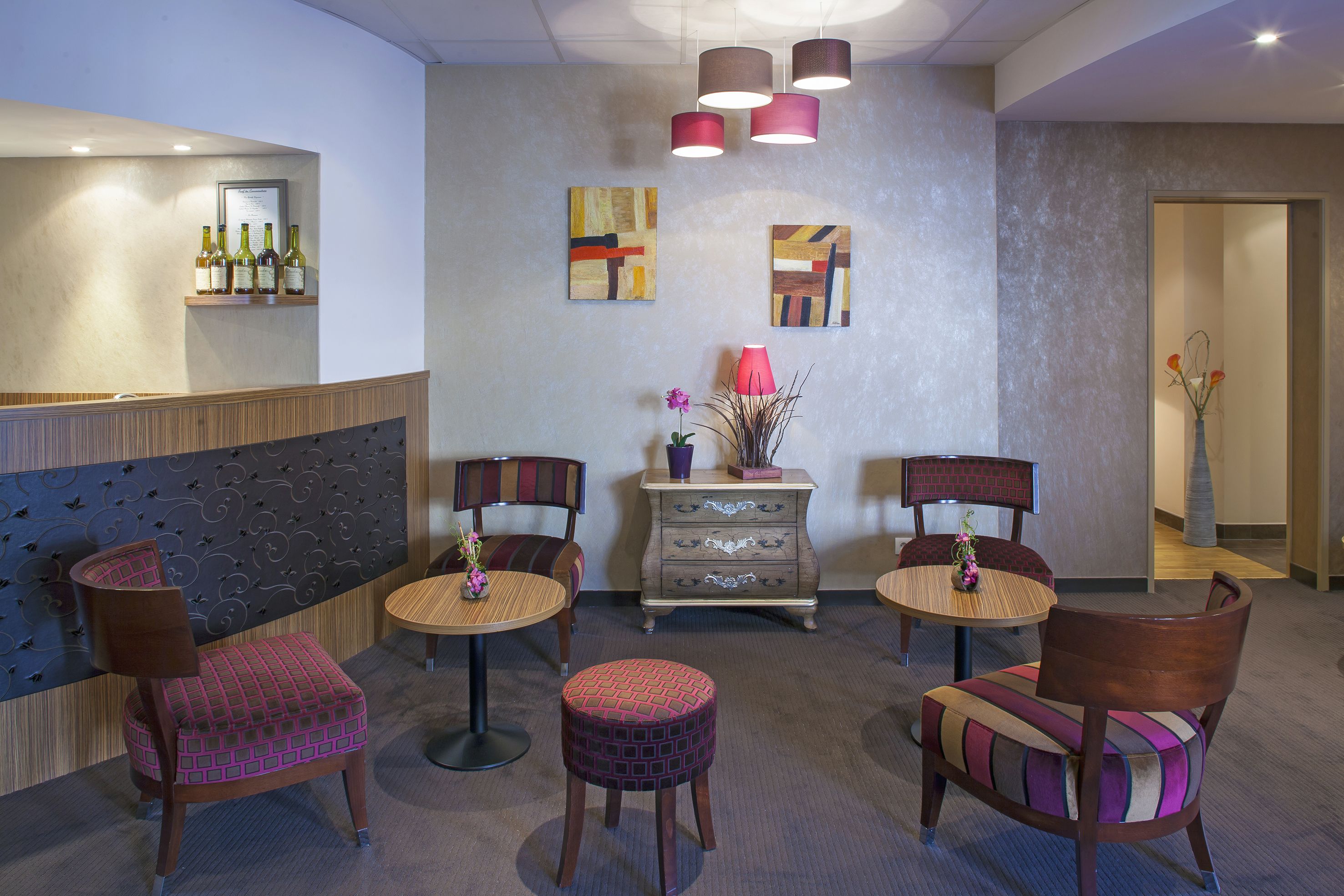 Lobby lounge