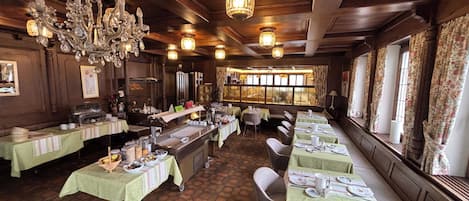 Colazione a buffet a pagamento, servita tutte le mattine