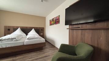 Comfort-Doppelzimmer, 1 Doppelbett | Minibar, Zimmersafe, Schreibtisch, kostenloses WLAN