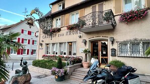 A building with a sign reading "GASTHOF ZUR KRONE" and a motorcycle parked in front. - Hotel Krone Neuenburg (Neuenburg am Rhein)