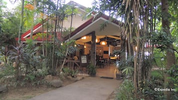 Khuôn viên nơi lưu trú