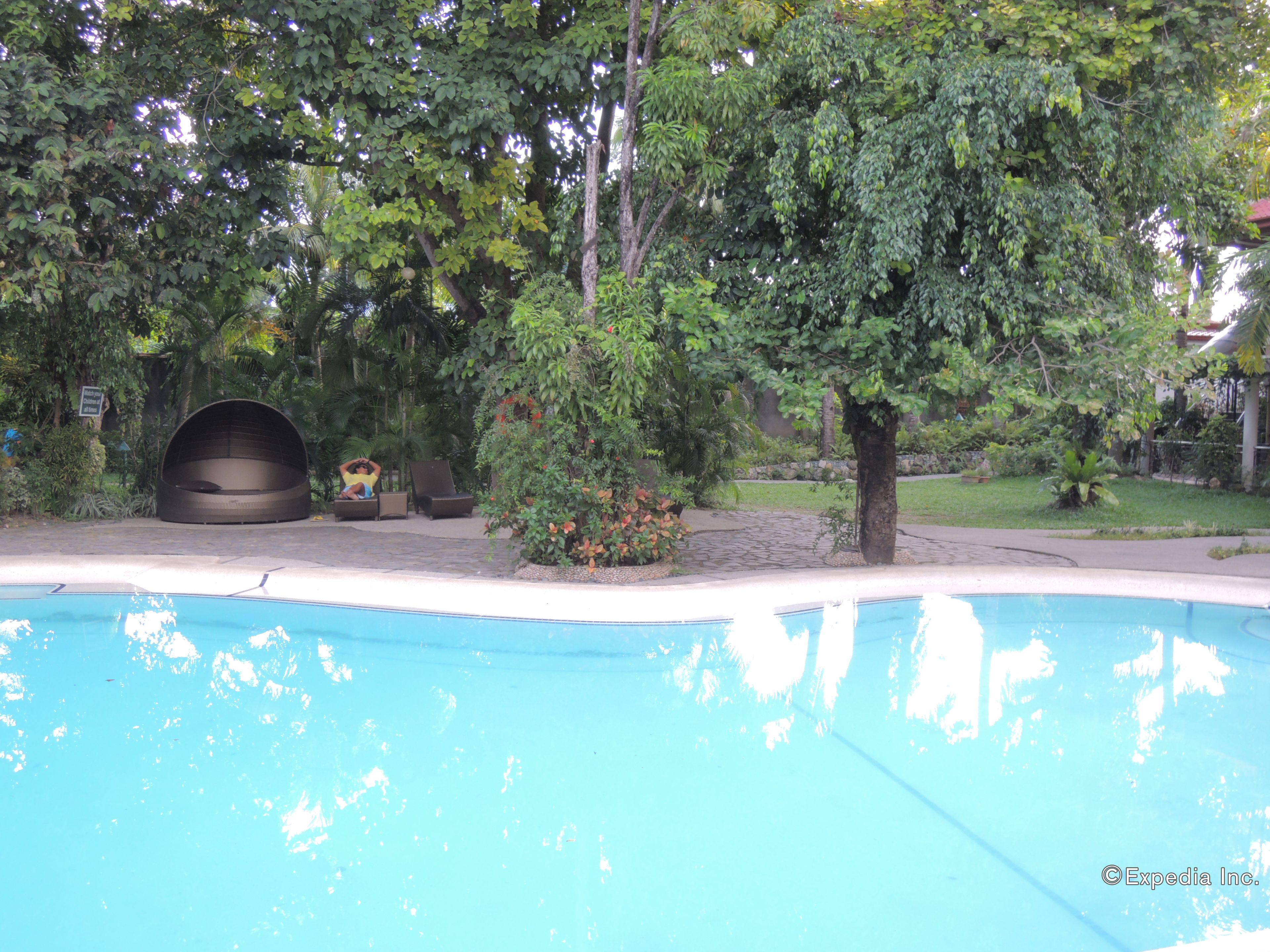 outdoor pool, pool loungers