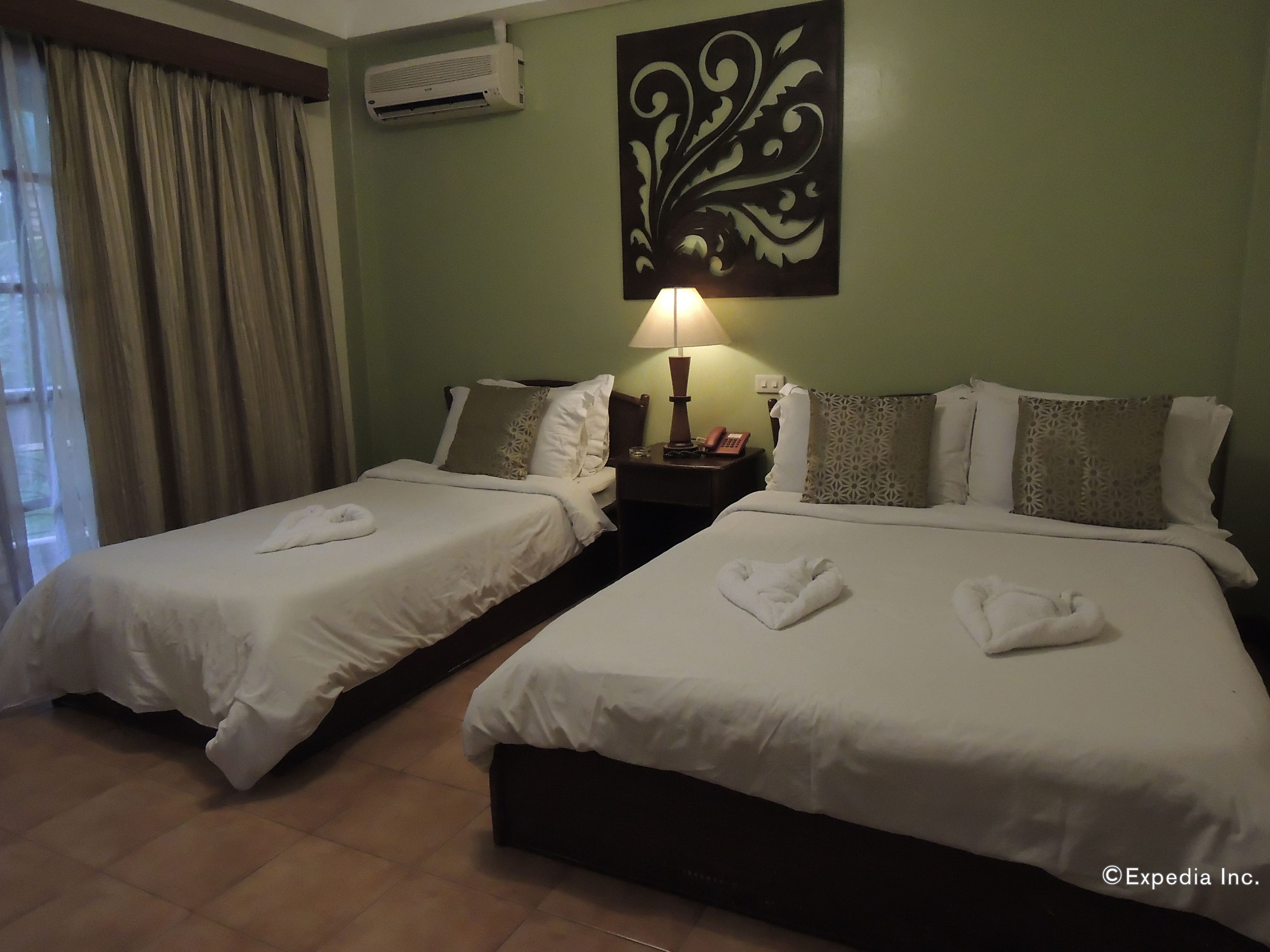 family room, 2 double beds (elsalvador deluxe family) | free cots/infant beds