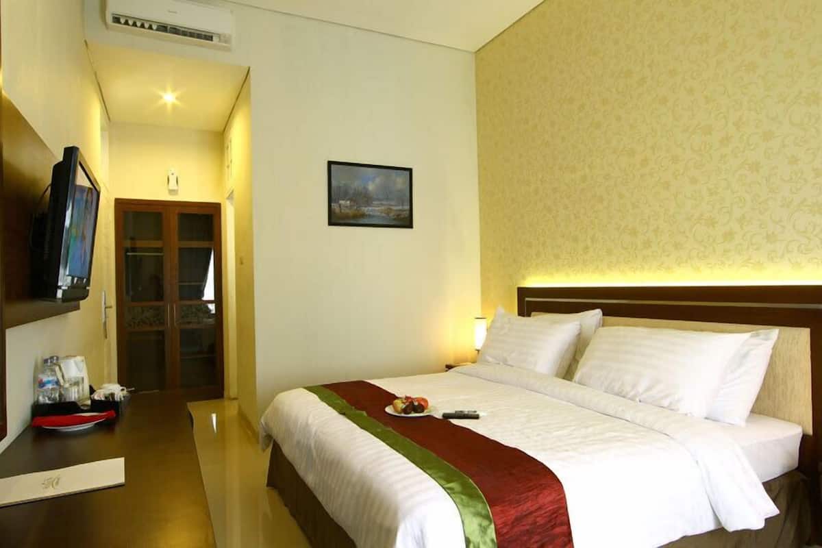Peralatan tempat tidur premium, meja, katil lipat simpan/tambahan 