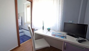 싱글룸 | 고급 침구, 무료 미니바 품목, 책상, 방음 설비