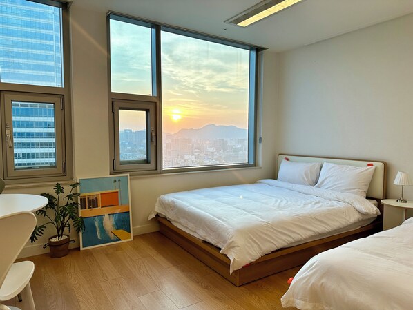 Deluxe Triple Queen_DDP & N Seoul Tower | Décoration personnalisée, bureau