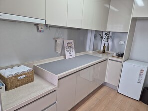 Deluxe Triple Queen_DDP & N Seoul Tower | Living area