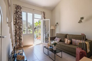 Studio | Woonruimte | Een flatscreentelevisie