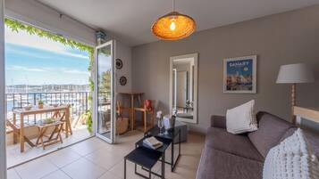 Estúdio | Área de estar | TV de tela plana