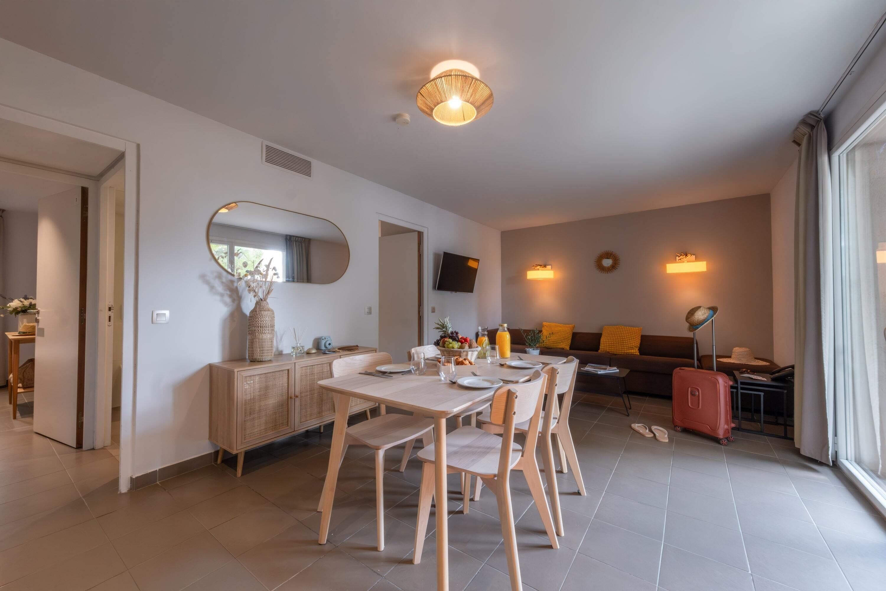 Apartment, 2 Bedrooms (6 people) | Living area